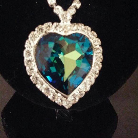 Heart Rhinestone Necklace - Picture 3 of 3